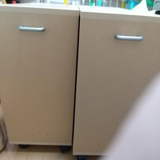 【取引中】【取りに来れる人無料】無印良品 押し入れサイズ キャスター付棚 本棚 ワゴン 収納