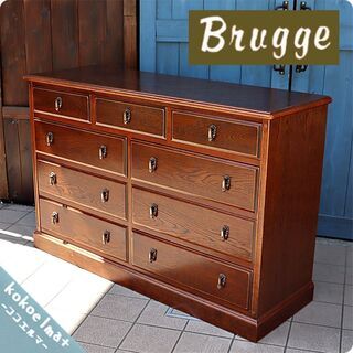 MITSUKOSHI(三越家具)の高級家具、Brugge(ブルージュ)のオーク材 4段チェストです。横浜ダニエルでも取り扱いのあるアンティーク調の上品でクラシックなデザインの洋タンスです。