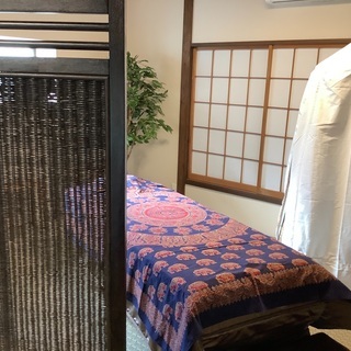 アーユルヴェーダ(インドの伝統医学)の理論に基づくオイルトリート...