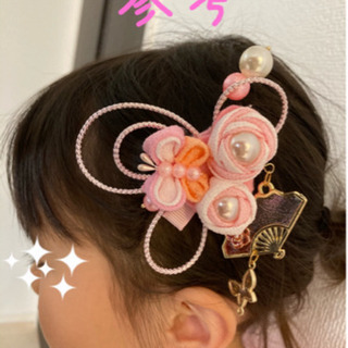 桜色のバラと蝶のヘアクリップの画像