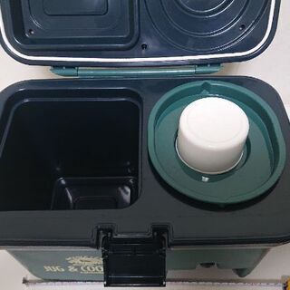 変わった小さめクーラーボックスの画像