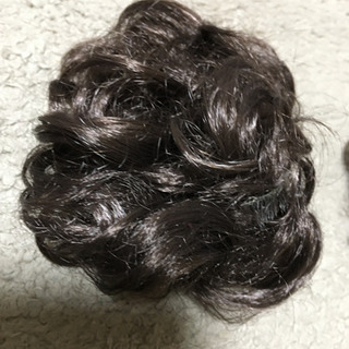 ウィッグ　2個　小さいシニョンにの画像