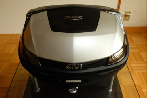 GIVI BLADE 47L リアボックス & オプションバックレスト