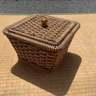 引渡済　中古　蓋付きカゴ　