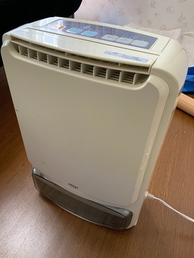 除湿器　洗濯物　室内干しにいかが？湿度の高い日本にピッタリです