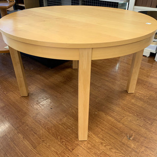 IKEAの丸型ダイニングテーブルです！の画像