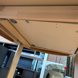 IKEAの丸型ダイニングテーブルです！の画像