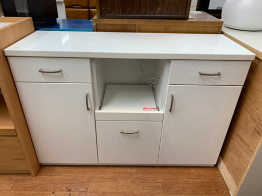 ノーブランド品 3枚扉のキッチンカウンターです！