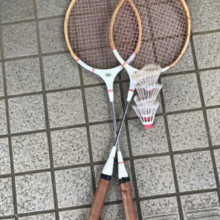 バトミントンラケットと羽