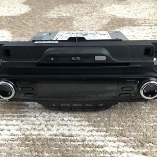 アルファロメオ・ジュリエッタ　純正カーステレオ＋フェイスパネル　新品未使用の画像