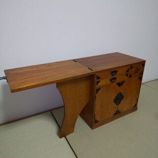 ミシン台になる針箱の画像