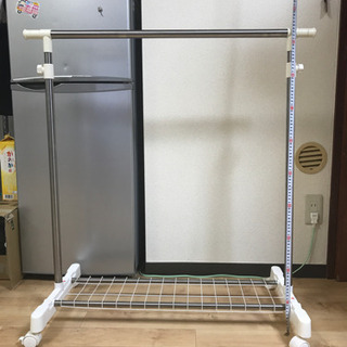 ハンガーラックの画像