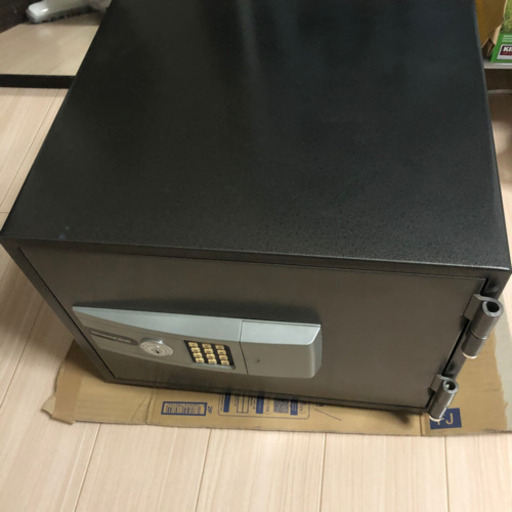 金庫　鍵付き