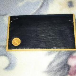 ハンティングワールドの長財布美品
