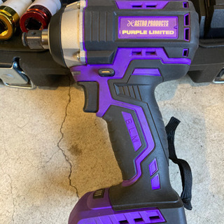 【美品】アストロプロダクツ AP 1/2DR 18V コードレス ブラシレスインパクトレンチ パープル バッテリー2個 ソケット付きの画像