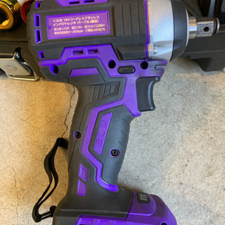 【美品】アストロプロダクツ AP 1/2DR 18V コードレス ブラシレスインパクトレンチ パープル バッテリー2個 ソケット付きの画像