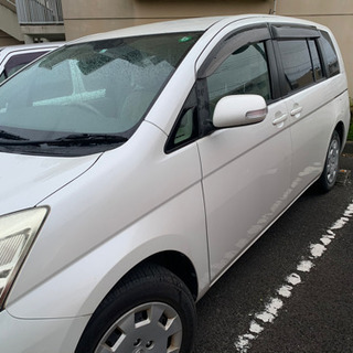 TOYOTA アイシス　白　平成２１年車