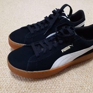 未使用　プーマ　ビッキー　スウェード 厚底スニーカー  24.5cm