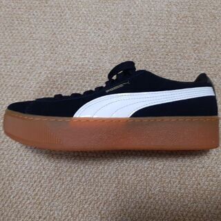未使用　プーマ　ビッキー　スウェード 厚底スニーカー  24.5cmの画像