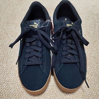 未使用　プーマ　ビッキー　スウェード 厚底スニーカー  24.5cmの画像