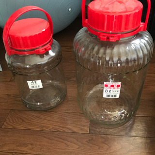 8Lと4Lのビン