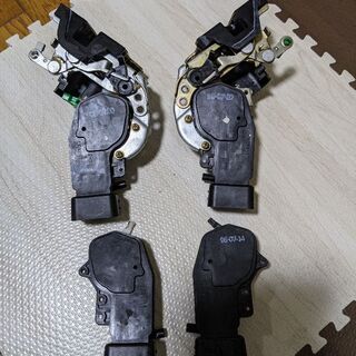 【再値下げ超希少！！！スカイライン34セダン純正ドアロック4枚分】