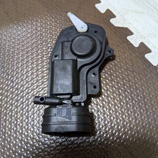 【再値下げ超希少！！！スカイライン34セダン純正ドアロック4枚分】の画像