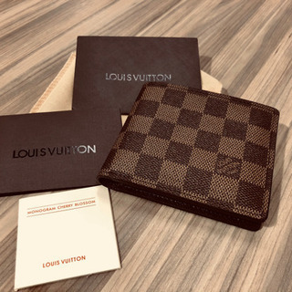 VUITTON二つ折り財布