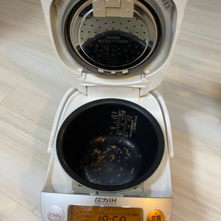 ZOJIRUSHI炊飯器 NP-BT10 1000円の画像
