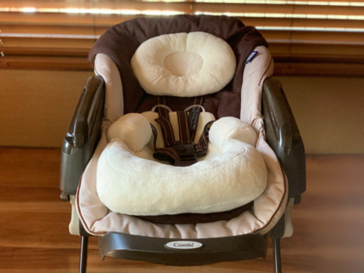 【美品】ネムリラ オートスイング ベディ プラス ショコラブラウン　Combi ベビーベッド