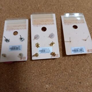 ピアス　新品　ハート　リボン　バラ　ダイヤ風の画像