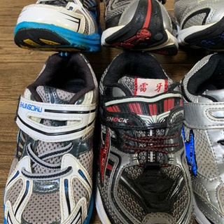 ☆断捨離　激安一足200円　キッズスニーカー　瞬足.雷牙等　4足セット19cm.20cmの画像