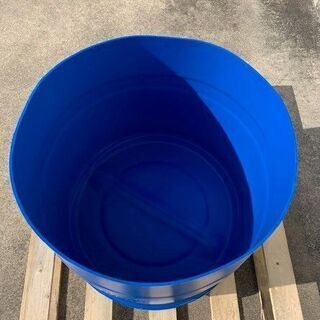 プラスチック樹脂　中古　空ドラム缶　メダカや小魚の飼育・畑の水やりタンクや花壇・鉢にいかがですかの画像