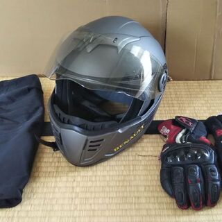 ヘルメット　と　収納袋　と　グローブ