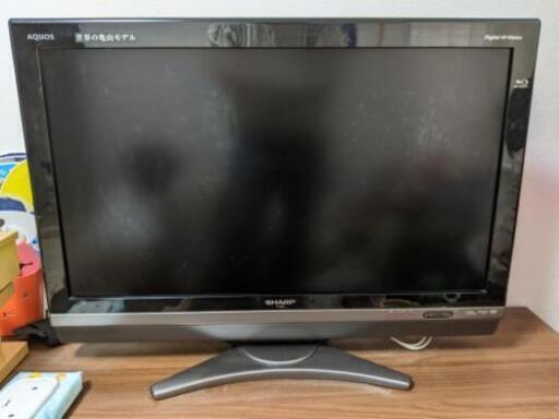 AQUOS 32型ハイビジョンテレビ（本体＋リモコン付）