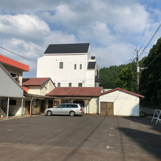 トイレ風呂付き車中泊用パーキング。富土海水浴場