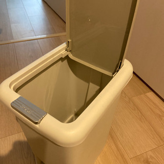 ゴミ箱の画像