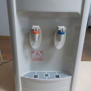 ペットボトルをさして使えるウオーターサーバー