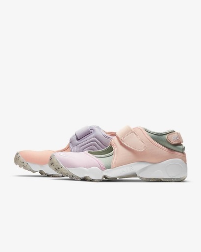 靴 W AIR RIFT