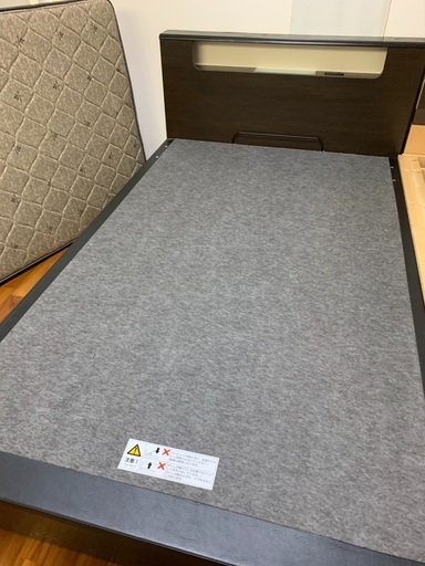 跳ね上げ式収納ベッド