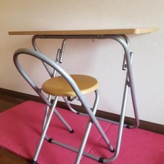 机と椅子の画像