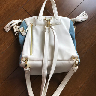 ショルダーバッグ　出し入れしやすい　バックポケット有りの画像