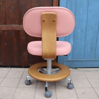 karimoku(カリモク)のデスクチェアー/XT1753 ピンクです。曲木のカーブ