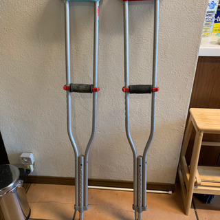 松葉杖2本セット　差し上げますの画像