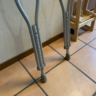 松葉杖2本セット　差し上げますの画像