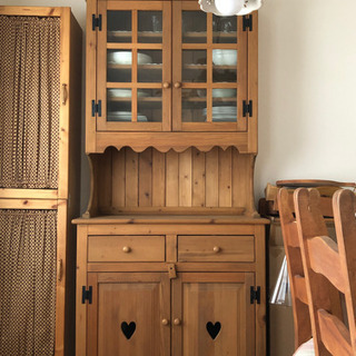 アメリカン・カントリー✩ ハートがかわいいカップボード