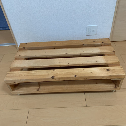 キャスター付き木製テレビ台