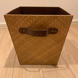 ゴミ箱（破損箇所あり）