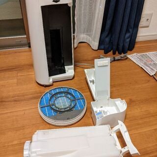 シャープ 加湿空気清浄機 2013年製 KC-D70-Wの画像