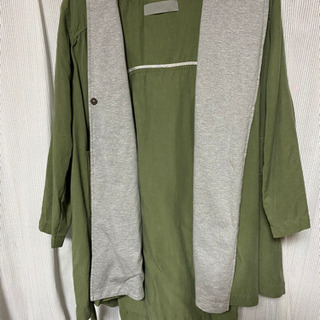 レディースのカーキフードの画像